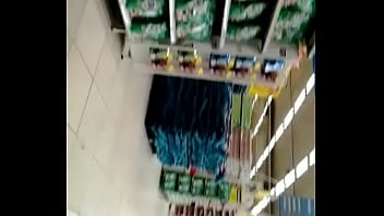 Gostosa no supermercado