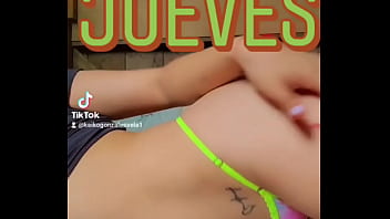 Mostrando Mi Cuerpo Sexy thumbnail