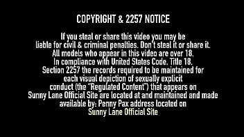 Sunny lane makes her ass bounce to show off how juicy it is