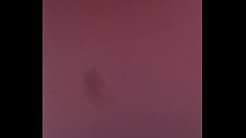 Me entro a la casa de vecina a robarlles las bragas