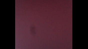 Me entro a la casa de vecina a robarlles las bragas