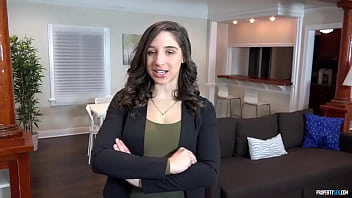 Blonde bombshell taking the prize