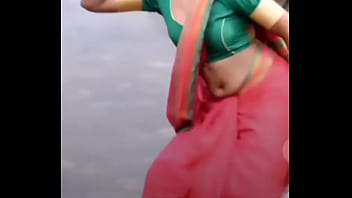 Navel show and shake