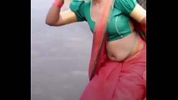 Navel show and shake