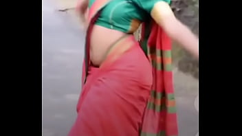Navel show and shake