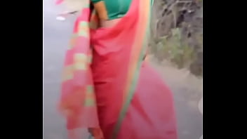 Navel show and shake