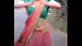 Navel show and shake