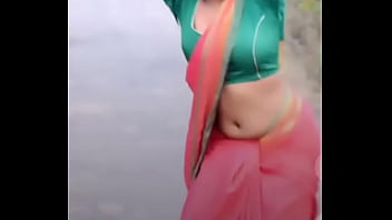 Navel show and shake