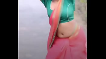 Navel show and shake