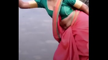 Navel show and shake