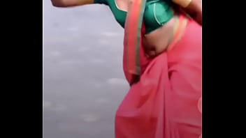 Navel show and shake