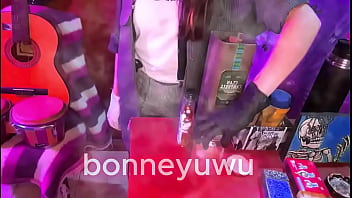 Bonneyuwu 18 36 bartender le paga a bonney por chupar un dildo