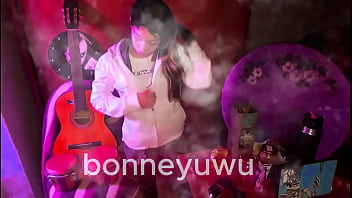 Bonneyuwu 18 36 bartender le paga a bonney por chupar un dildo