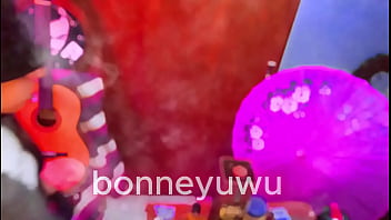 Bonneyuwu 18 36 bartender le paga a bonney por chupar un dildo