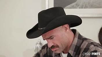 Big tits ebony stepdaughter nicole helps her step dad keep house and gets a facial cum reward