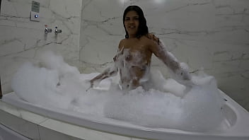 Eu naquele banho sensual de espuma na banheira