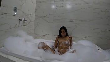 Eu naquele banho sensual de espuma na banheira