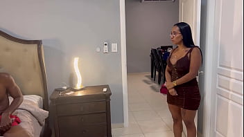 La Tetona Madrastra Atrapó A Su Hijastro Y Amigos Jugando Con Un Juguete Guerrero Y Luego Los Folla Honeyplaybox thumbnail