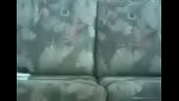 Esibizione sul divano del mio culo