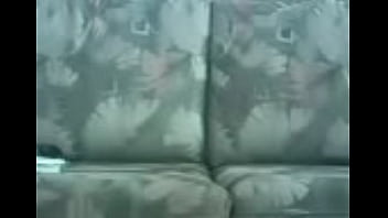 Esibizione sul divano del mio culo