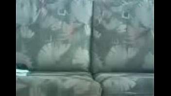 Esibizione sul divano del mio culo