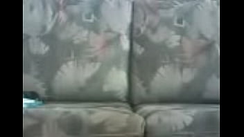 Esibizione sul divano del mio culo