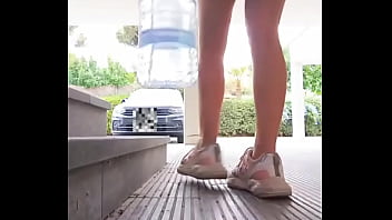 ¿me ayudas a cargar el agua #faldacorta #jueves#chicas #exhibit dale retweet y ayúdame a llegar a 1