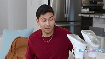 Therapist adviced to deal with daddy issues using stepbro