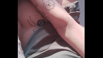 Vazou na net novinha arrombando o cuzinho na chamada de vídeo