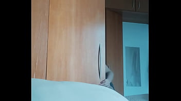 Vazou na net novinha arrombando o cuzinho na chamada de vídeo