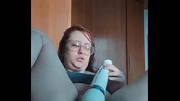 Vazou na net novinha arrombando o cuzinho na chamada de vídeo