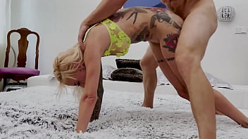 Sloppy deepthroat turns into hardcore anal and squirting