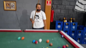 Sinuca do ela perdeu o jogo e ganhou rola na buceta