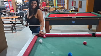 Sinuca do ela perdeu o jogo e ganhou rola na buceta