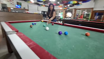 Sinuca do ela perdeu o jogo e ganhou rola na buceta