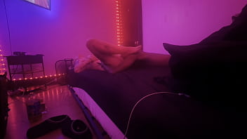 White slut massages daddy’s bbc