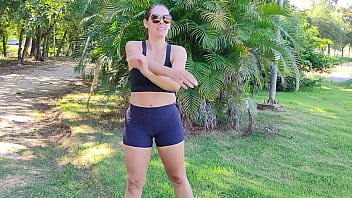 Polícia chegou bem na hora que a coroa tava mamando um novinho em parque público no interior de são paulo