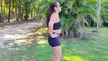 Polícia chegou bem na hora que a coroa tava mamando um novinho em parque público no interior de são paulo