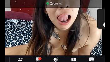 Zoom grupal me cogen en vivo y me corro a chorros