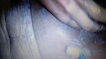 Ela ta deixando bem raspadinha essa safada