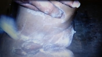 Ela ta deixando bem raspadinha essa safada