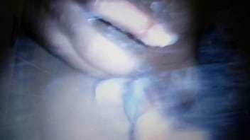 Ela ta deixando bem raspadinha essa safada