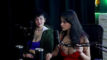 Gosta de se produzir está se descobrindo sexualmente é brava se sentia exausta e saiu de rondônia porque faroraf & emilly lima watch sheer red