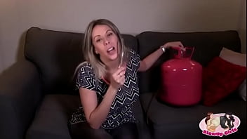 Uma mulher incrivelmente peituda bundunda e super gostosa