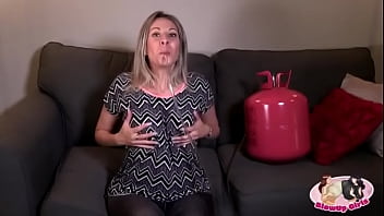 Uma mulher incrivelmente peituda bundunda e super gostosa