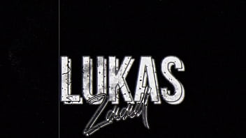 Puxou a calcinha de lado e sentou com cuzinho guloso pra eu gozar