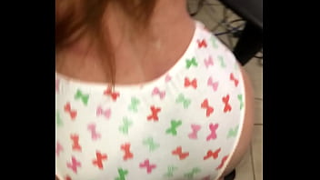 Padastro tarado espero a mulher deli sair pra foder a bonequinha sex toy