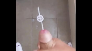 Me Masturbo Y Termino En La Regadera thumbnail