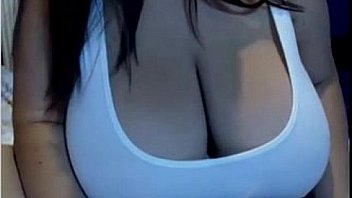 Bbw showing an licking her tits