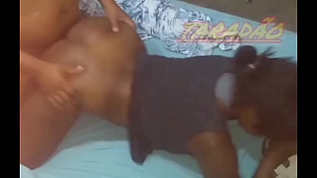 Enchendo o cu de porra